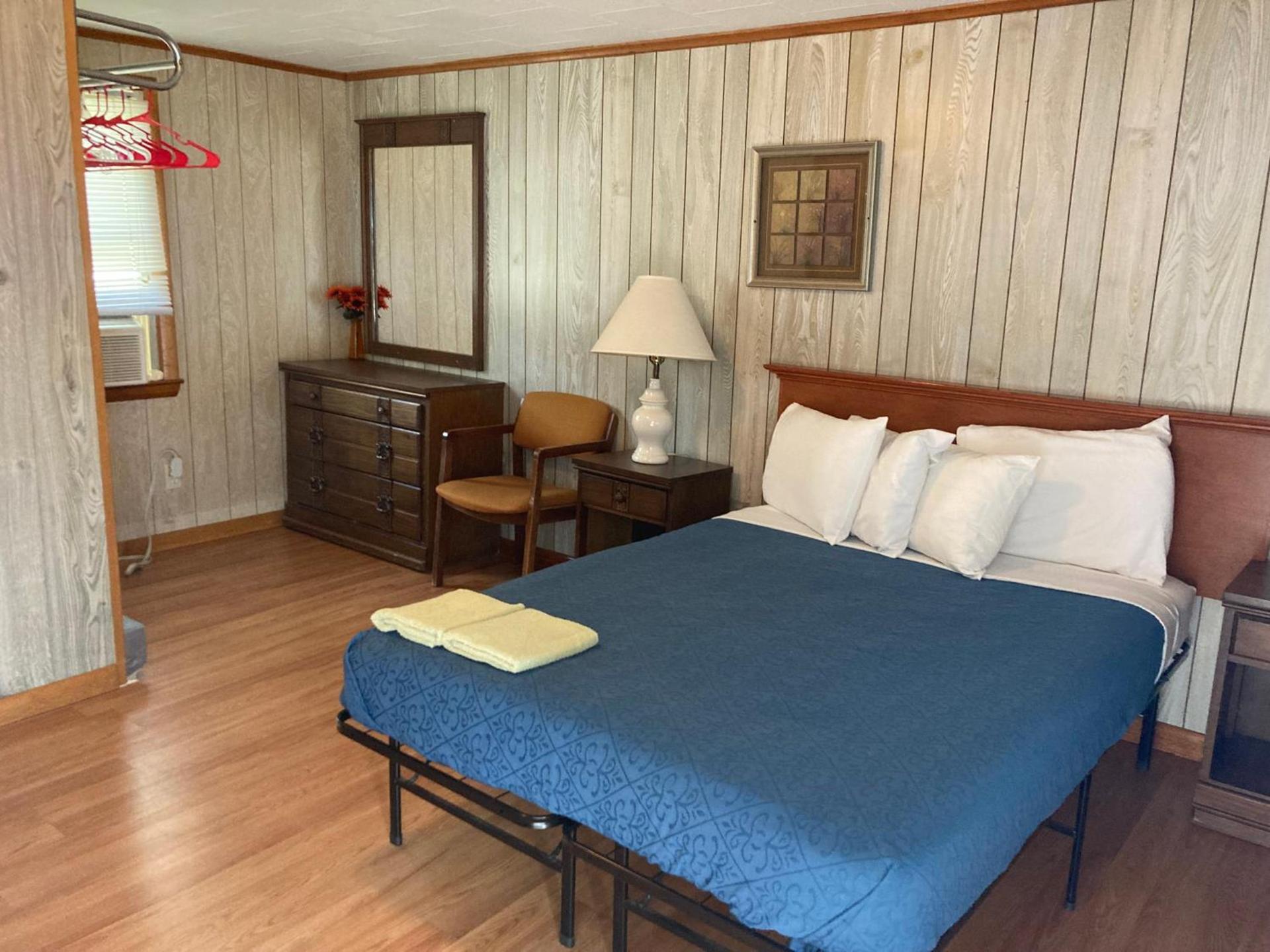 Hillside Motel photo 75