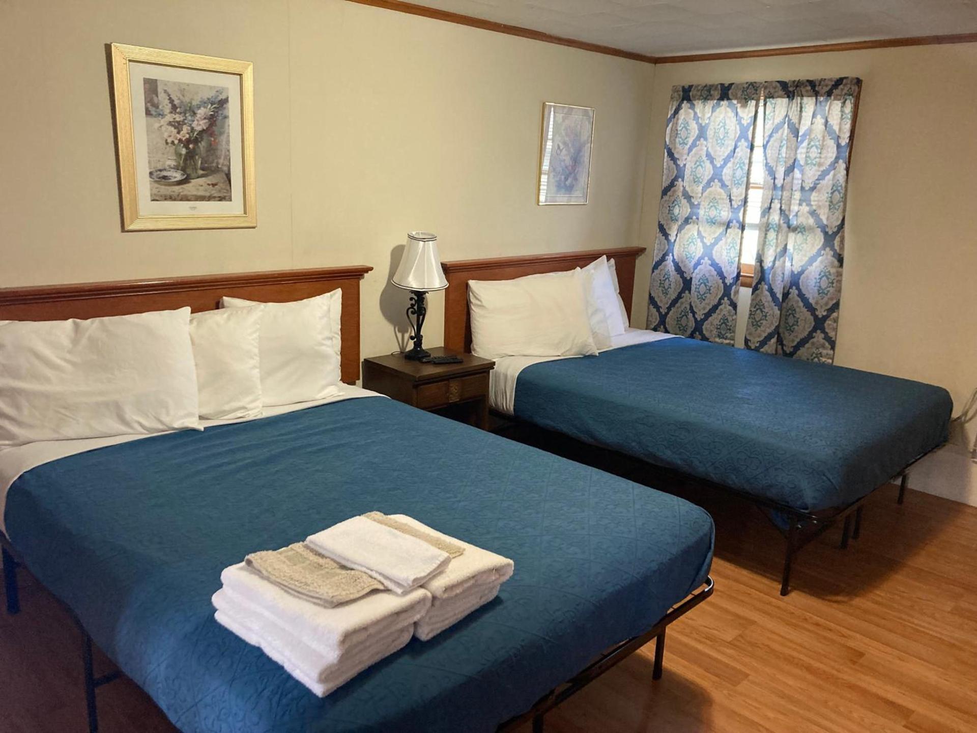 Hillside Motel photo 76