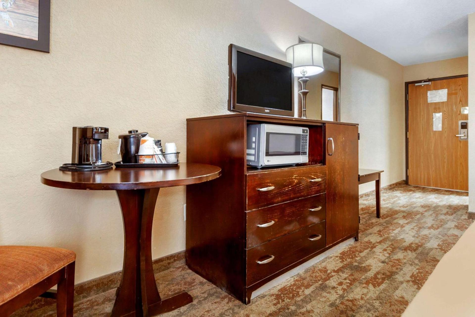 Econo Lodge Black Hills photo 15