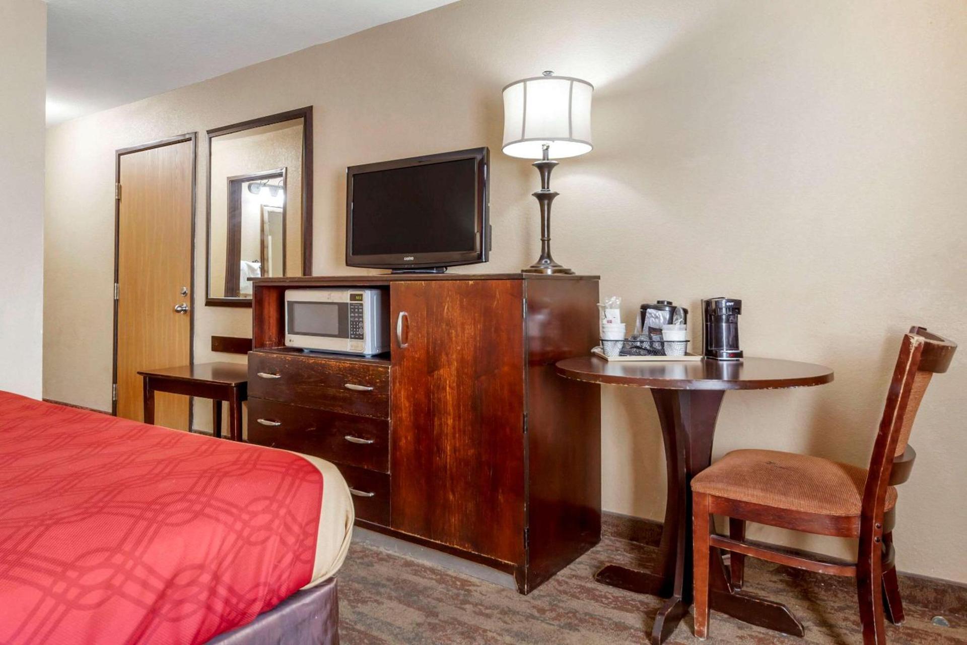 Econo Lodge Black Hills photo 18