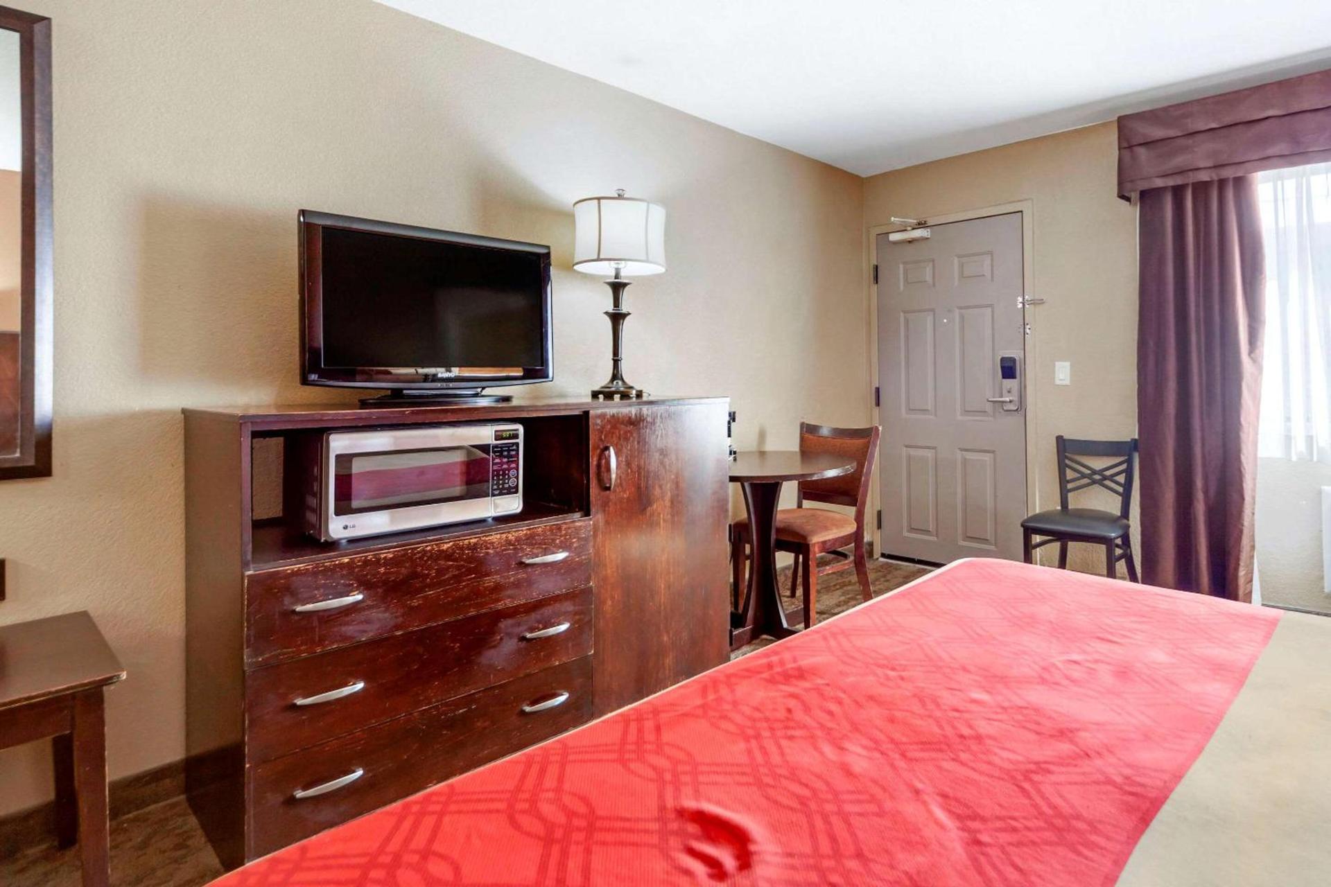 Econo Lodge Black Hills photo 20