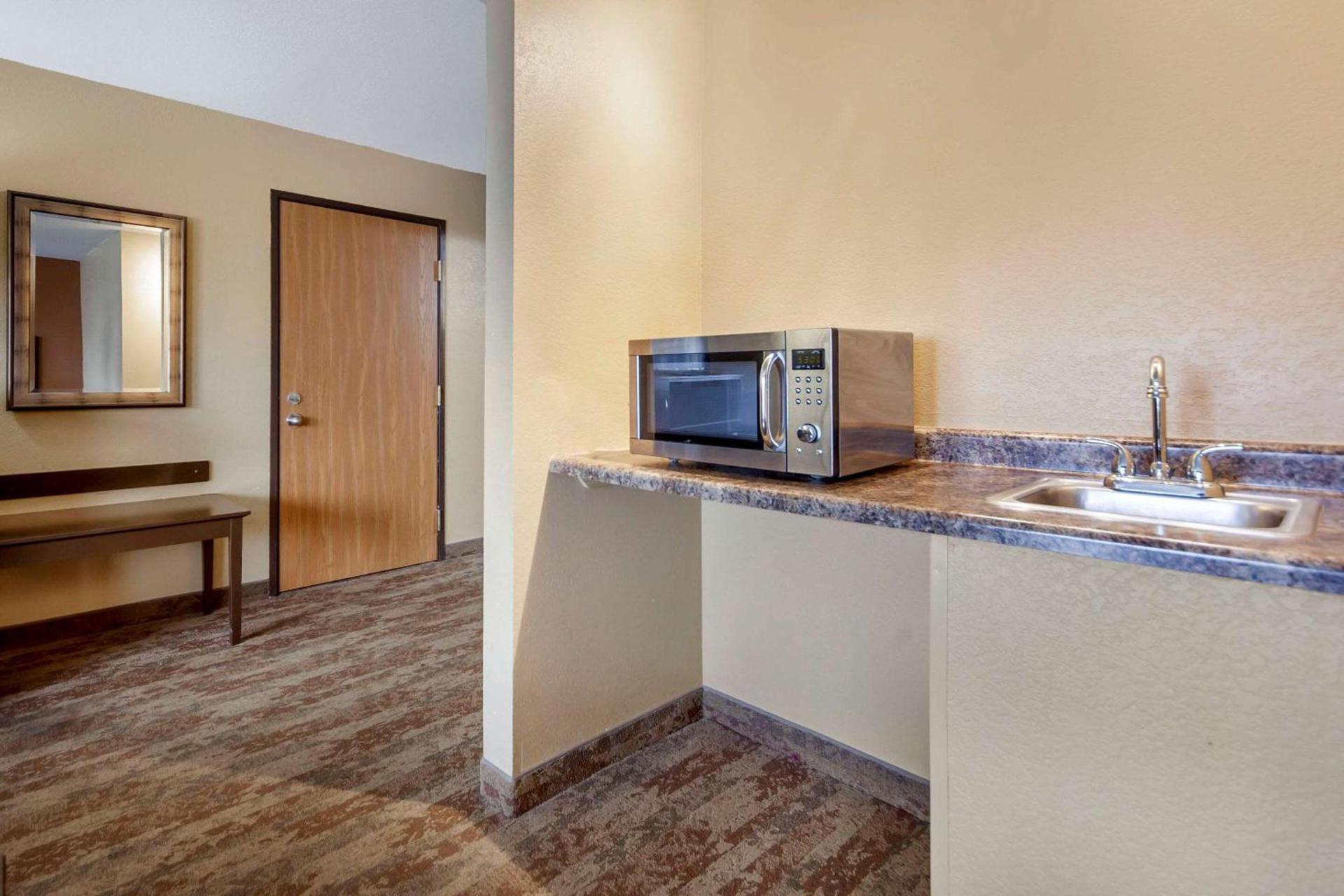Econo Lodge Black Hills photo 25