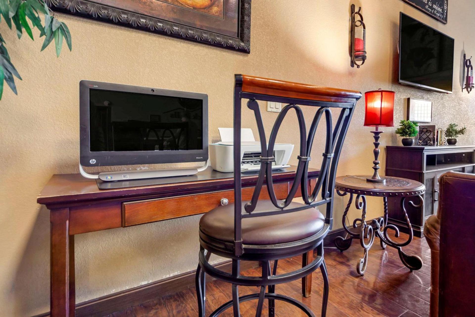 Econo Lodge Black Hills photo 30