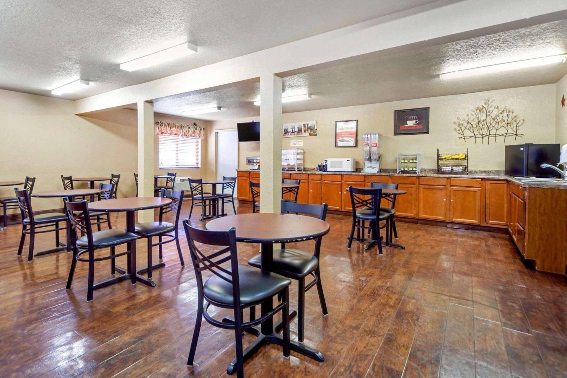 Econo Lodge Black Hills photo 31