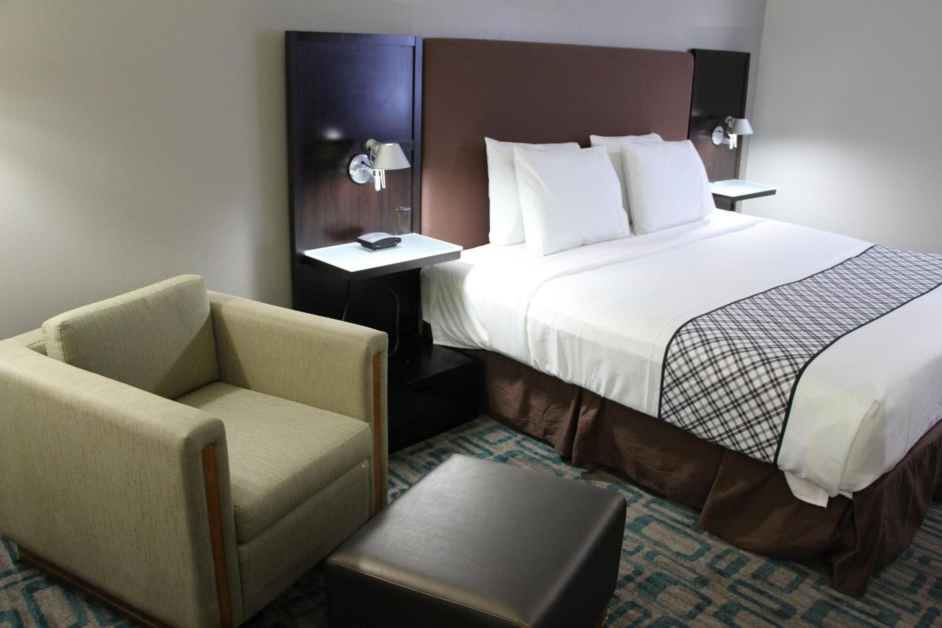 Westbridge Inn & Suites photo 6