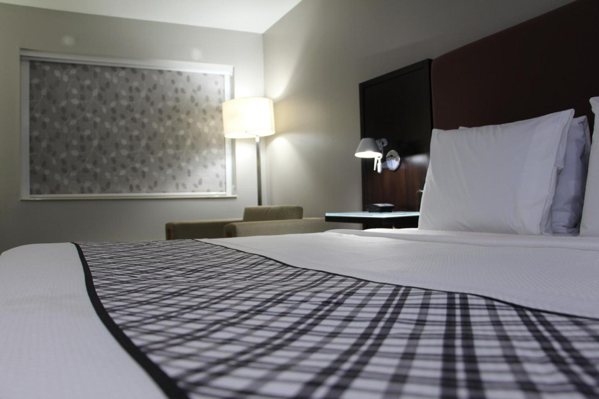Westbridge Inn & Suites photo 4