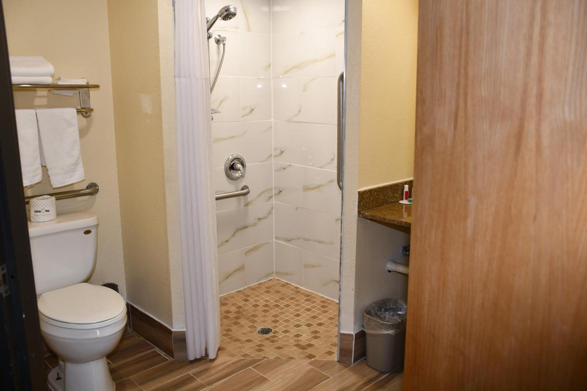 Twin Cities Inn, Mounds View photo 13