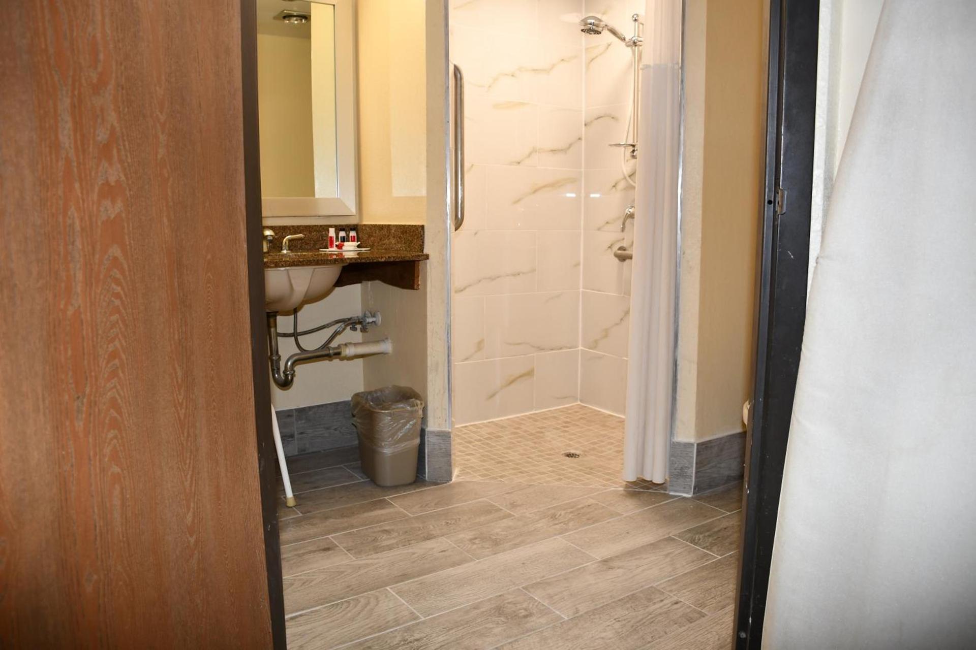 Twin Cities Inn, Mounds View photo 15