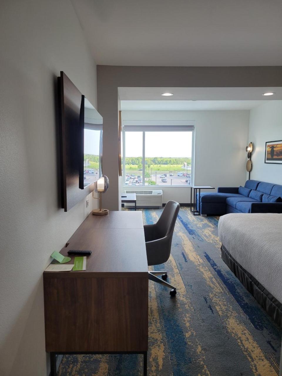 La Quinta Inn & Suites by Wyndham Terrell photo 38