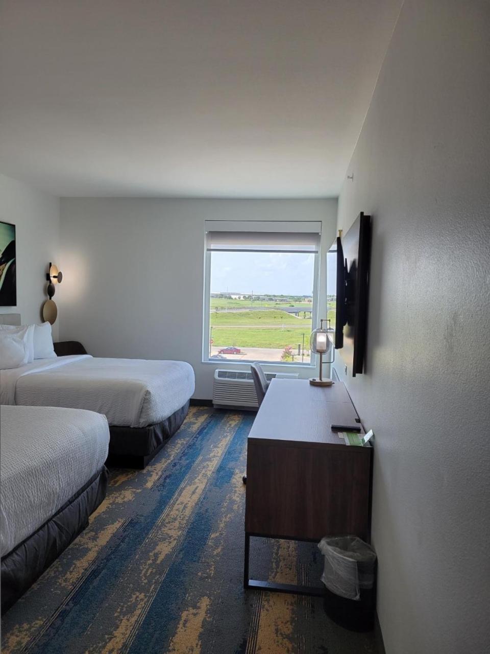 La Quinta Inn & Suites by Wyndham Terrell photo 44