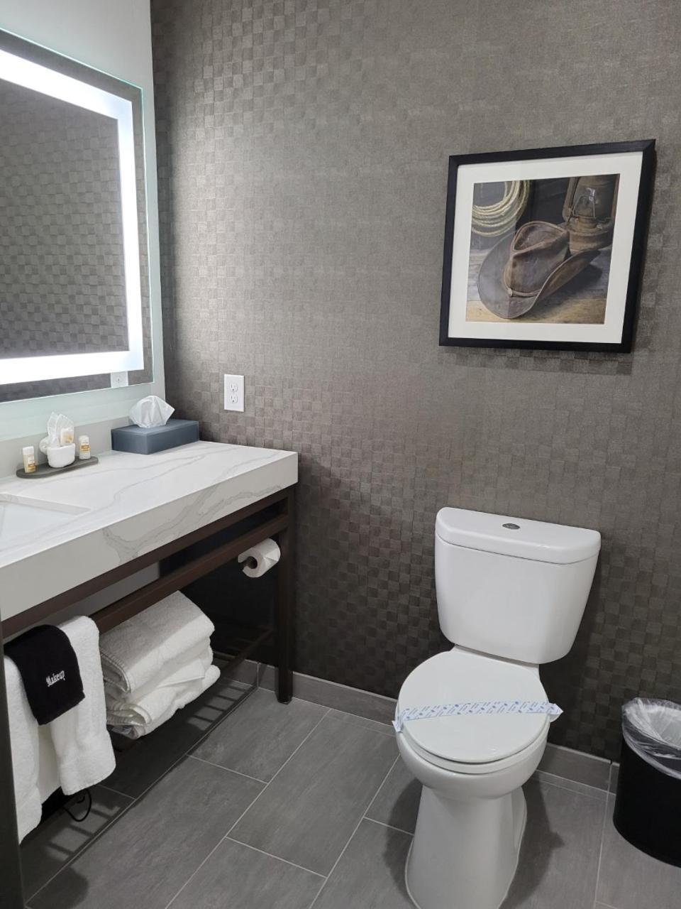 La Quinta Inn & Suites by Wyndham Terrell photo 45