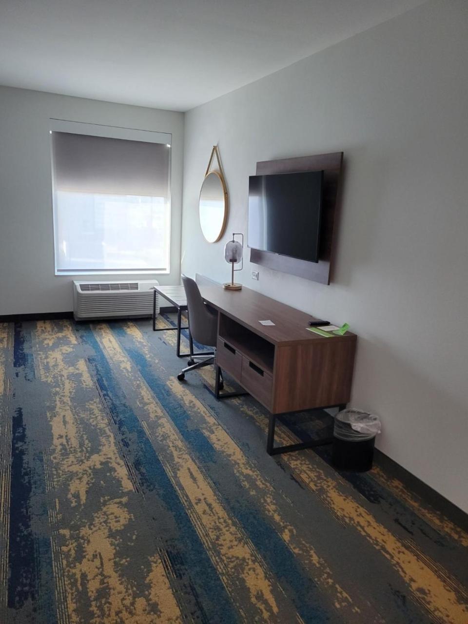 La Quinta Inn & Suites by Wyndham Terrell photo 47