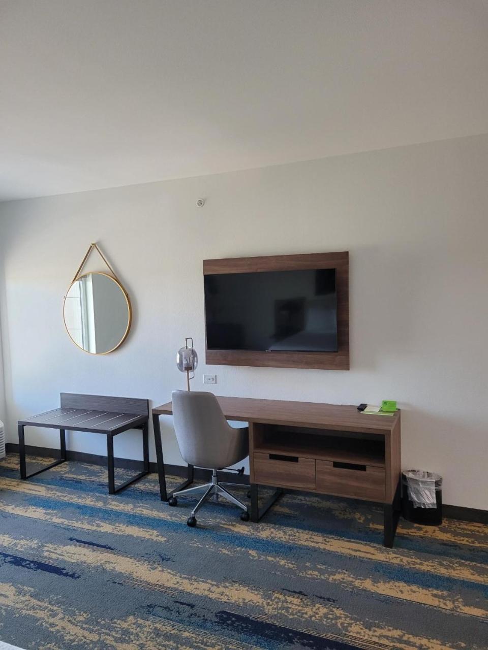 La Quinta Inn & Suites by Wyndham Terrell photo 48