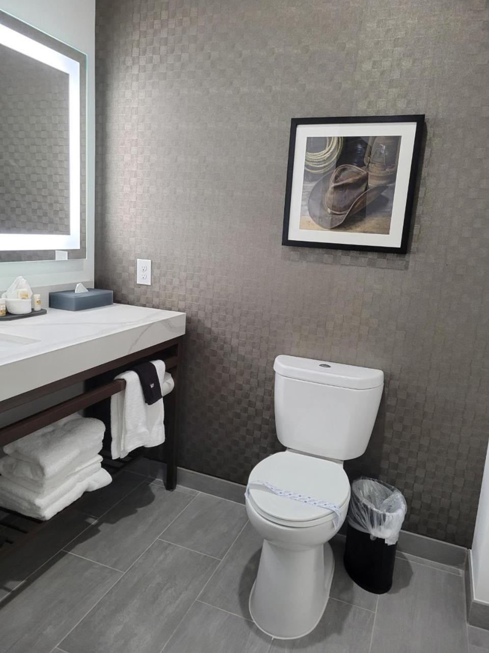 La Quinta Inn & Suites by Wyndham Terrell photo 53