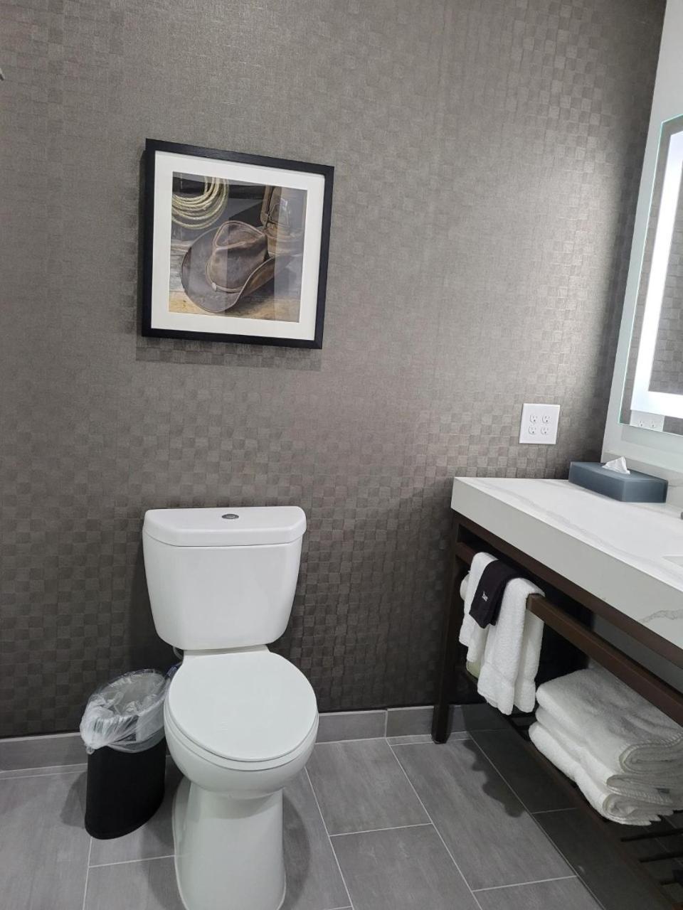 La Quinta Inn & Suites by Wyndham Terrell photo 56