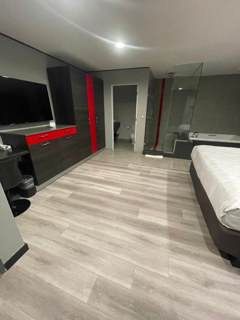 Astro Pasadena Hotel photo 22