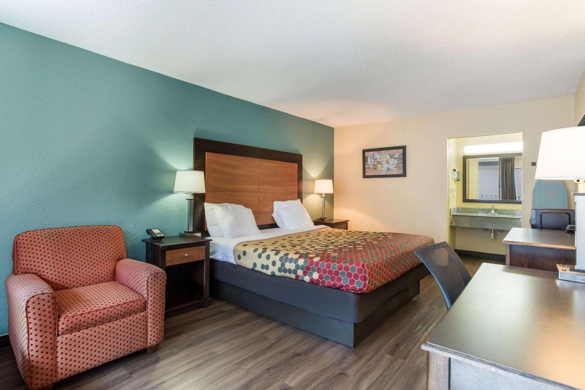 Econo Lodge Gallatin - Metro Nashville photo 8
