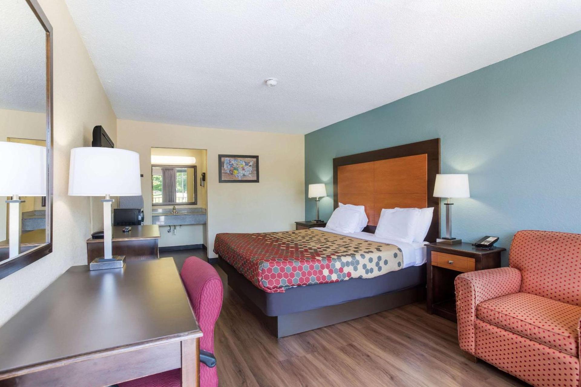 Econo Lodge Gallatin - Metro Nashville photo 12