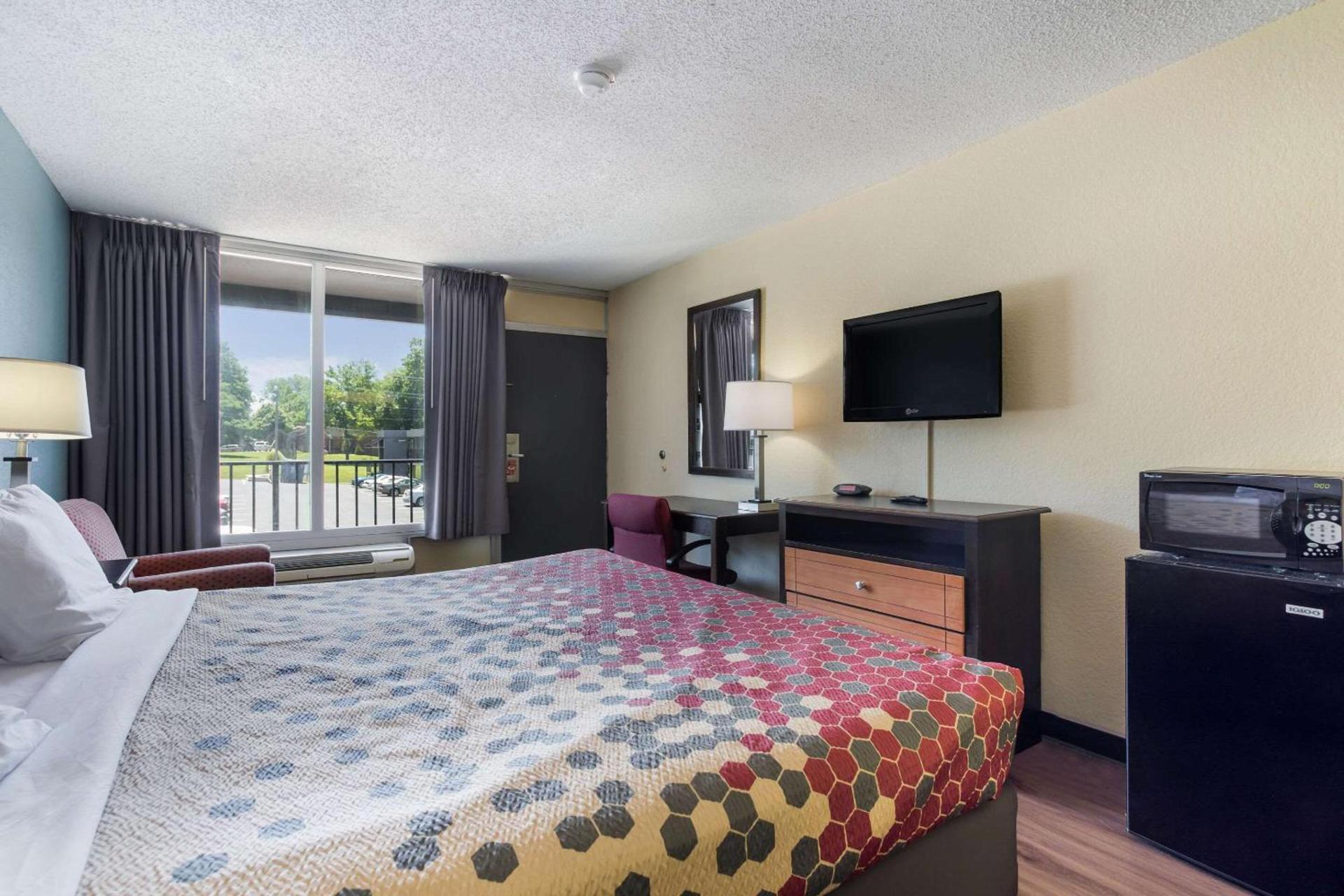 Econo Lodge Gallatin - Metro Nashville photo 15
