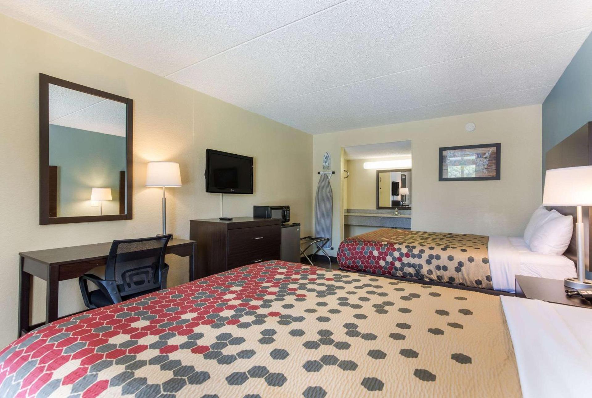 Econo Lodge Gallatin - Metro Nashville photo 18