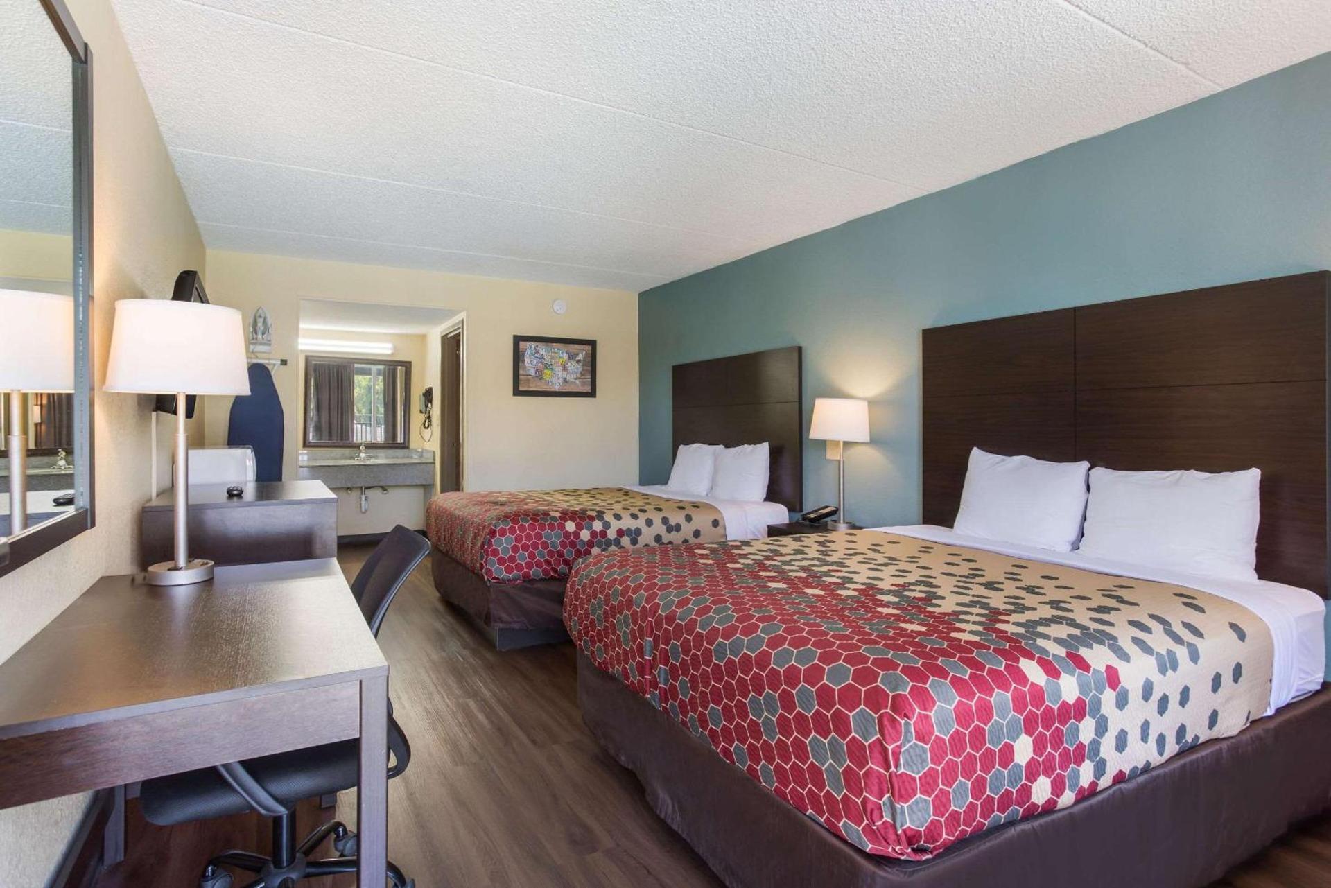Econo Lodge Gallatin - Metro Nashville photo 19