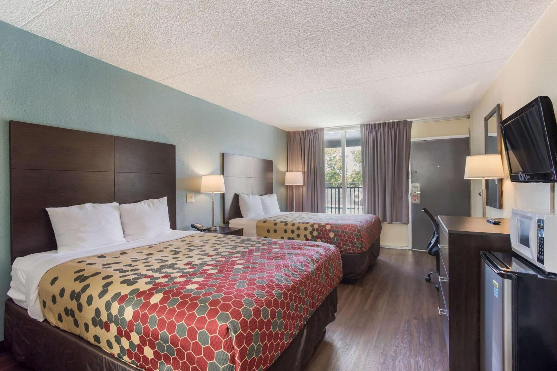 Econo Lodge Gallatin - Metro Nashville photo 21