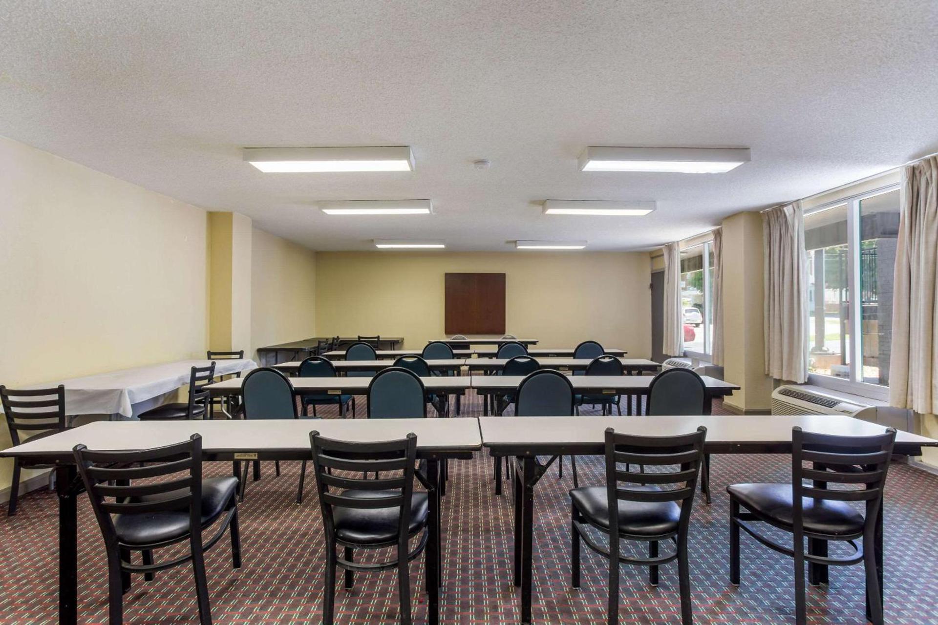 Econo Lodge Gallatin - Metro Nashville photo 26