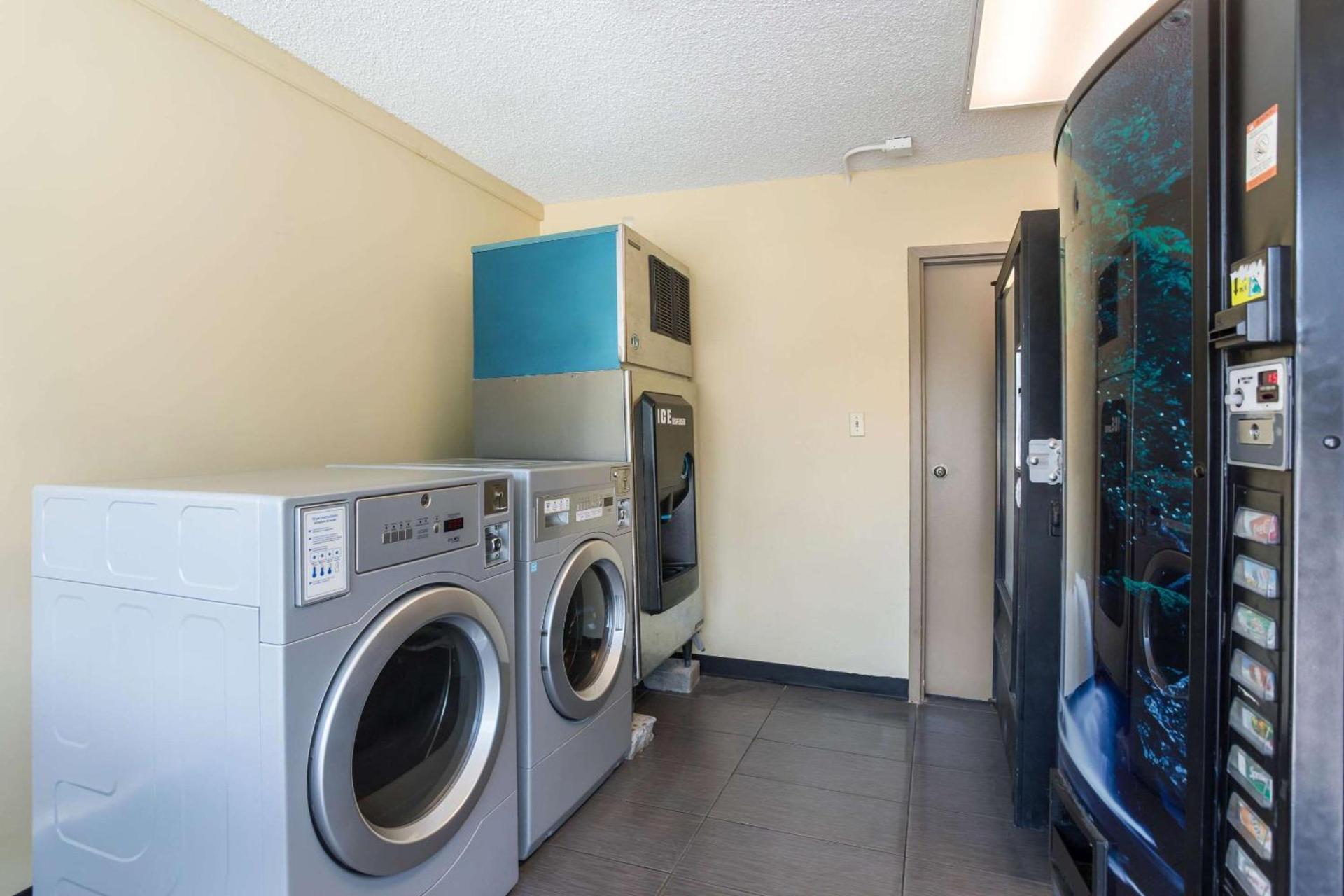 Econo Lodge Gallatin - Metro Nashville photo 30