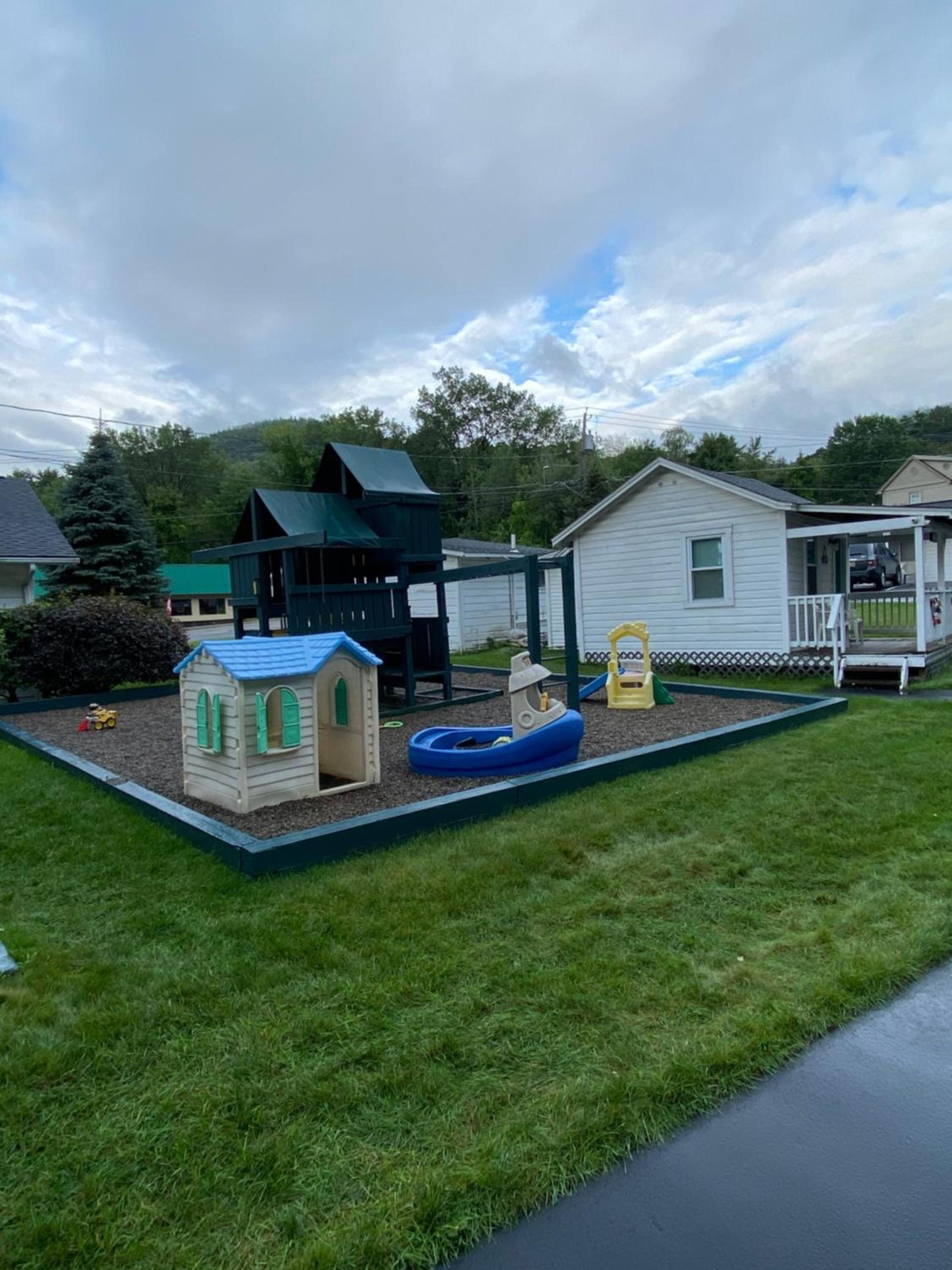 Brookside Motel & Cabins photo 10