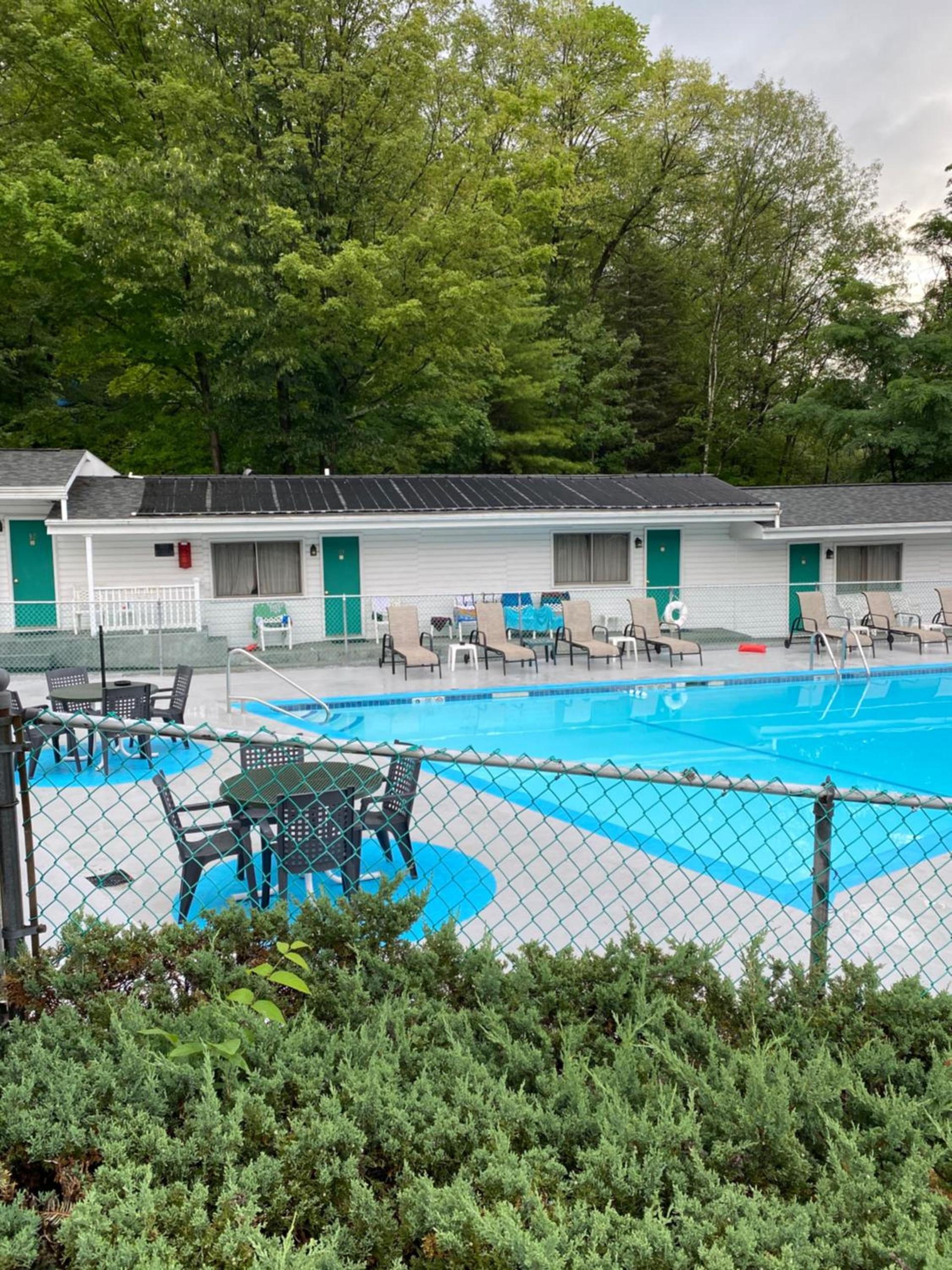 Brookside Motel & Cabins photo 26