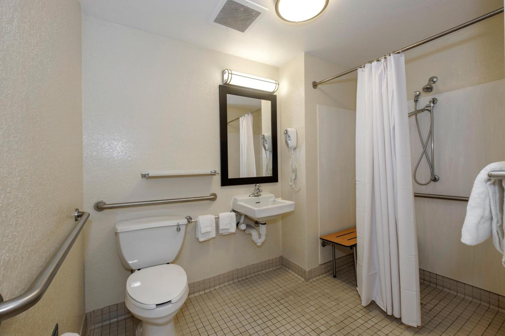 Red Roof Inn PLUS + Gainesville photo 47