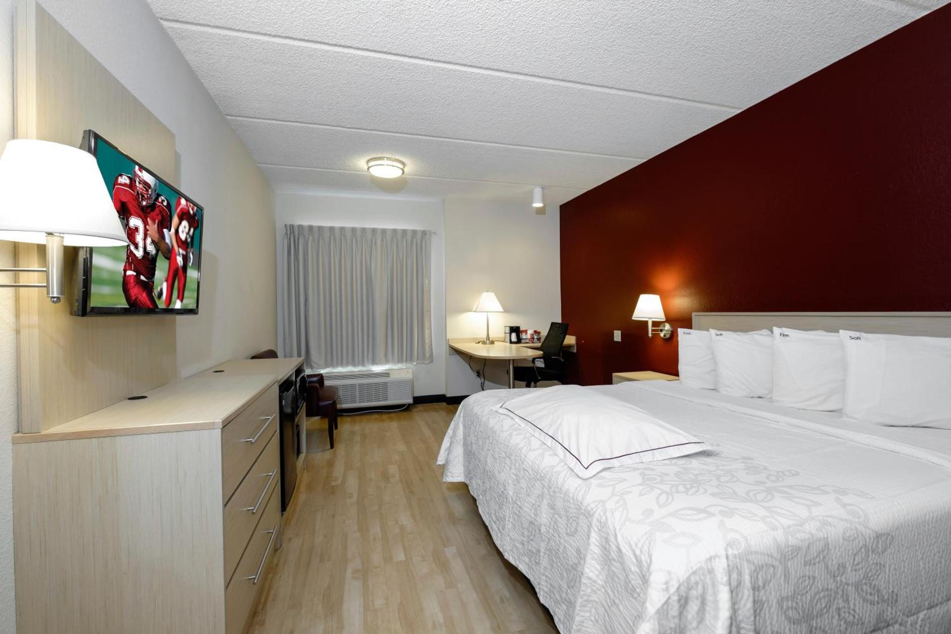 Red Roof Inn PLUS + Gainesville photo 24
