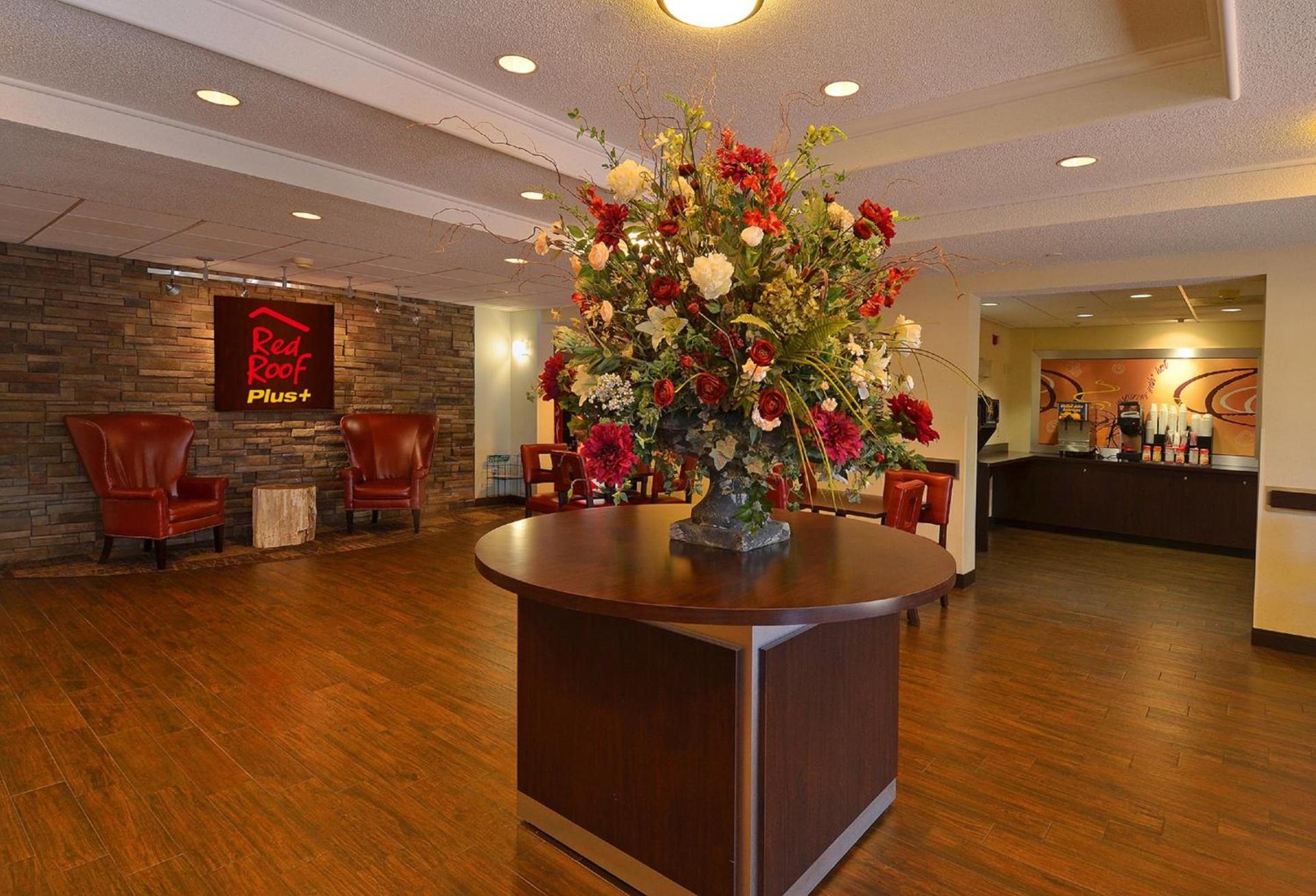 Red Roof Inn PLUS+ San Antonio Downtown - Riverwalk photo 4