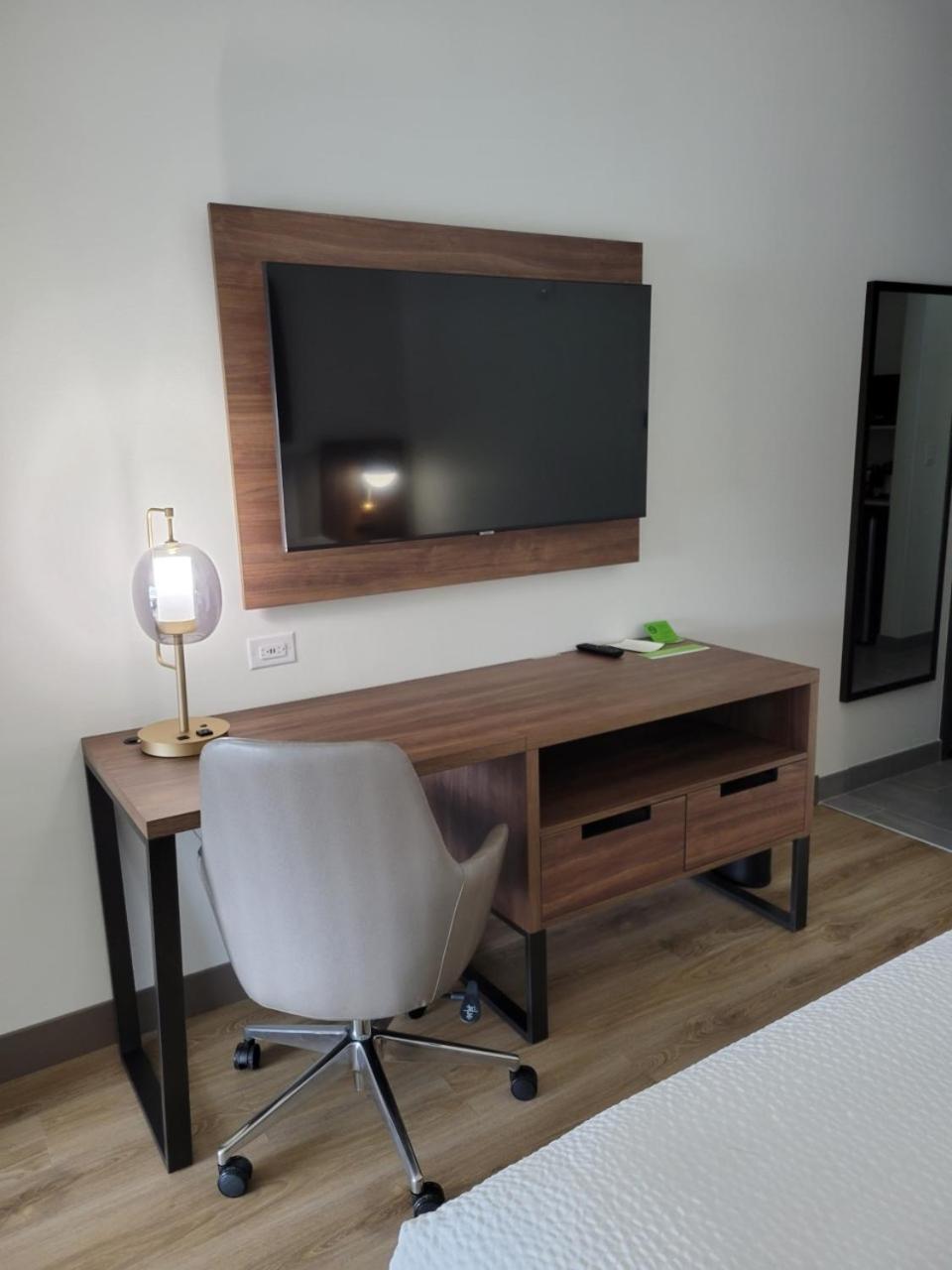 La Quinta Inn & Suites by Wyndham Terrell photo 62
