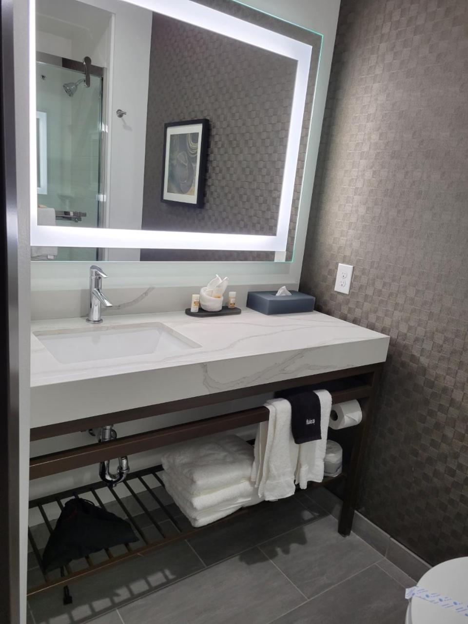 La Quinta Inn & Suites by Wyndham Terrell photo 63