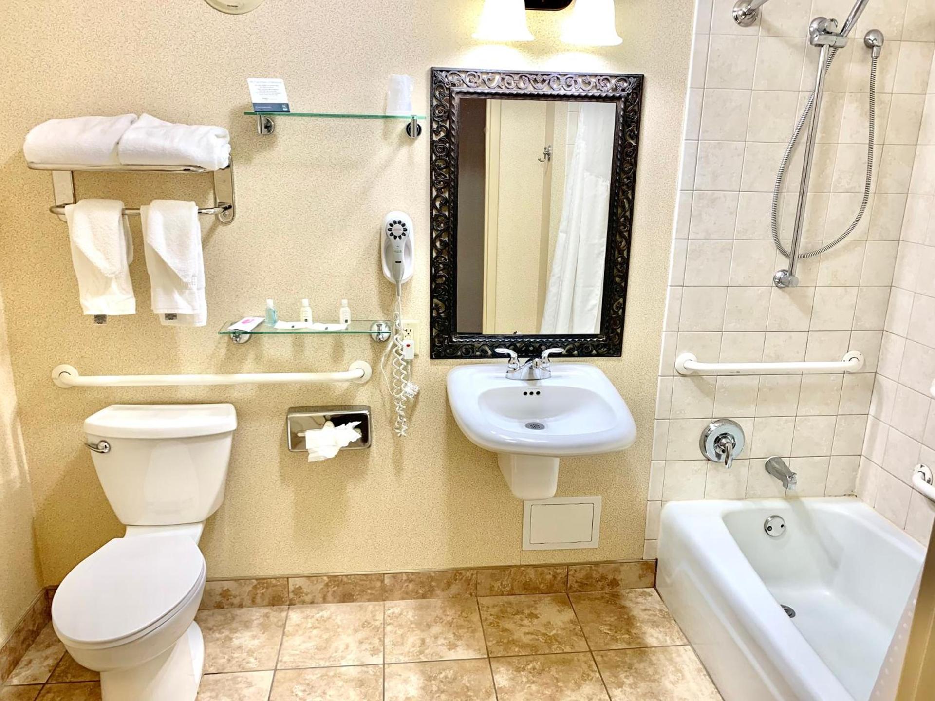 Quality Inn Oneonta Cooperstown Area photo 42
