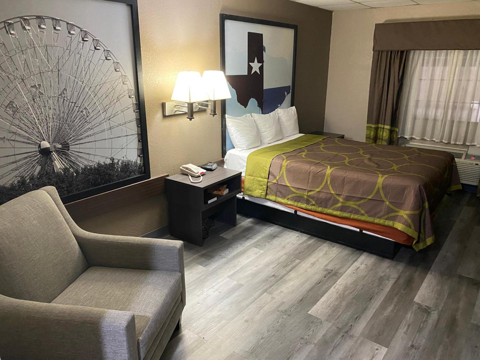 Super 8 by Wyndham Gainesville TX photo 25