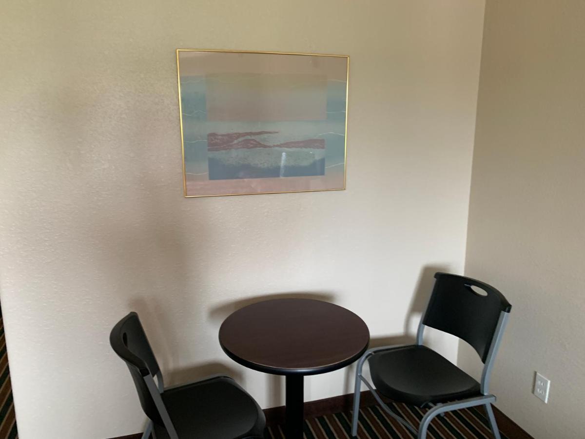 Wayne Motel photo 9
