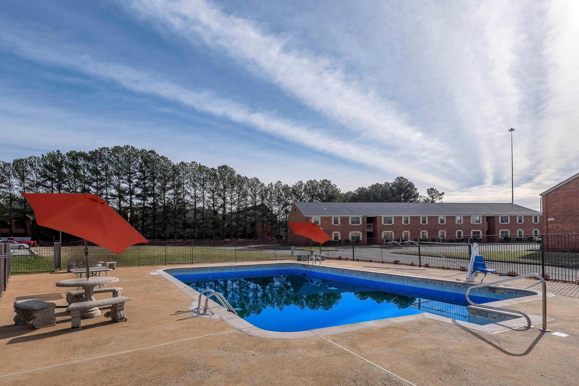 Red Roof Inn PLUS+ Huntsville – Madison photo 5