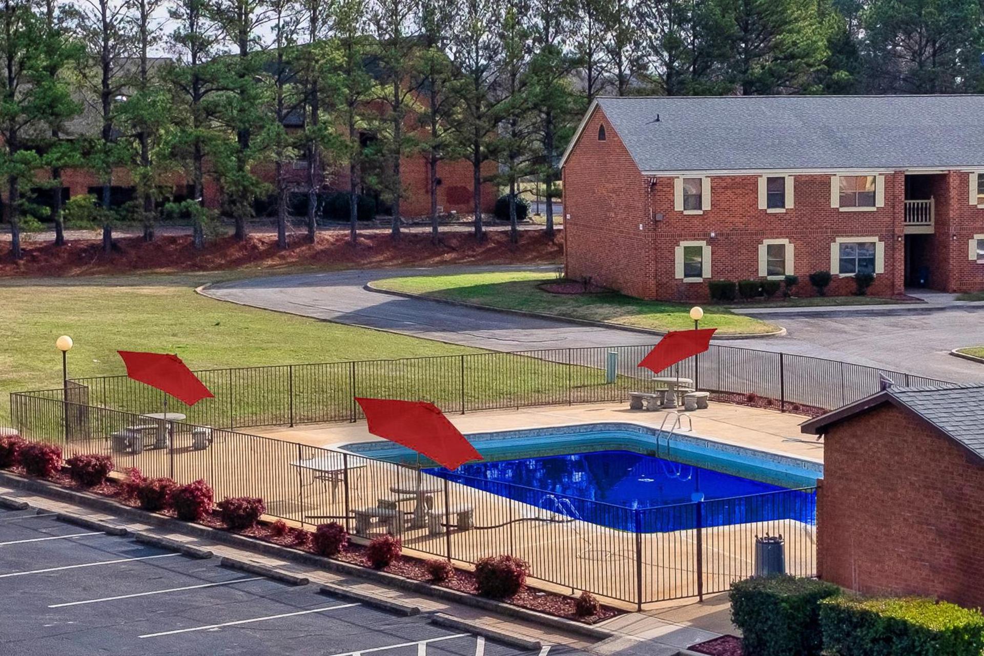 Red Roof Inn PLUS+ Huntsville – Madison photo 6