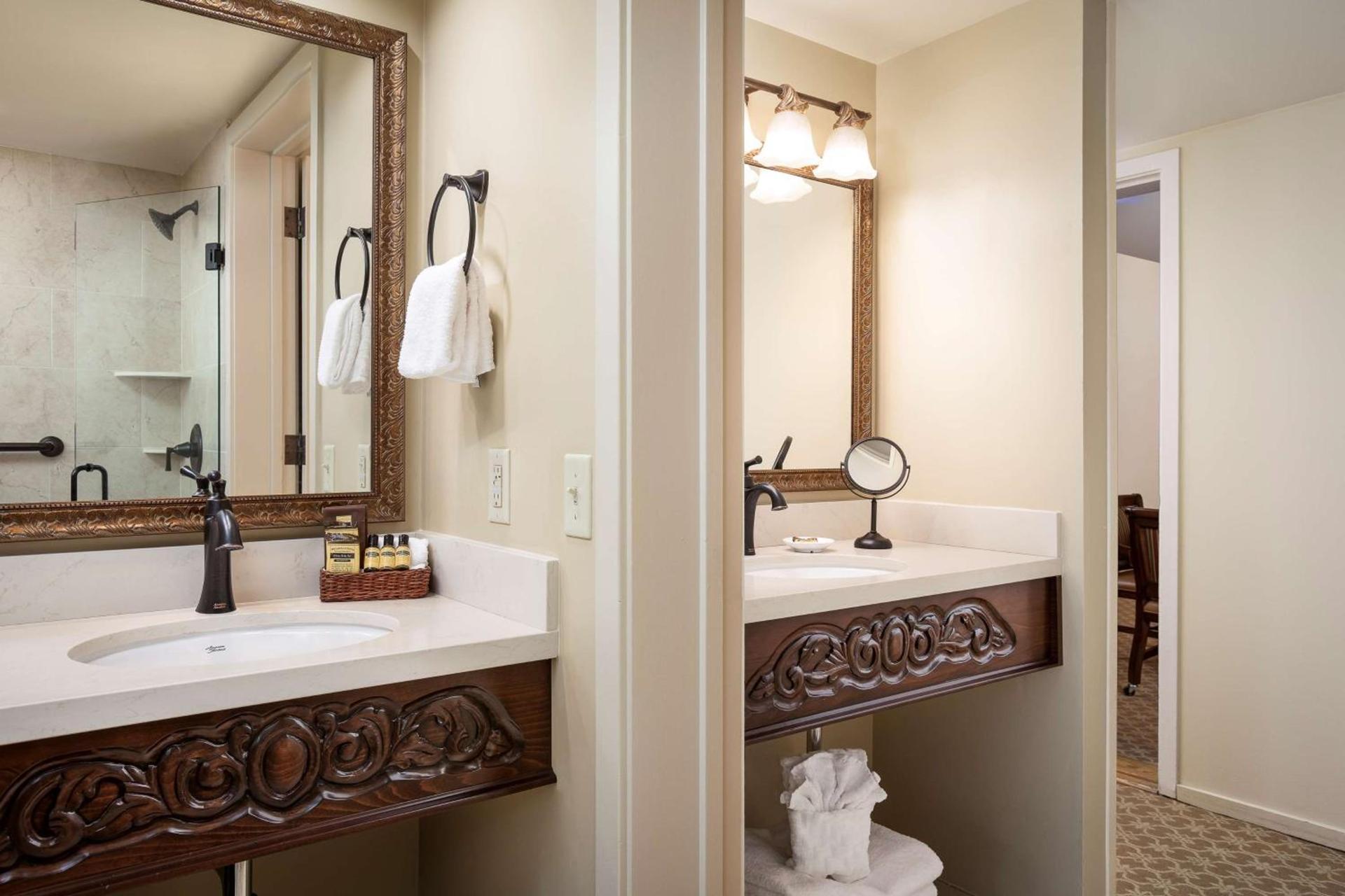 Victorian Inn photo 26