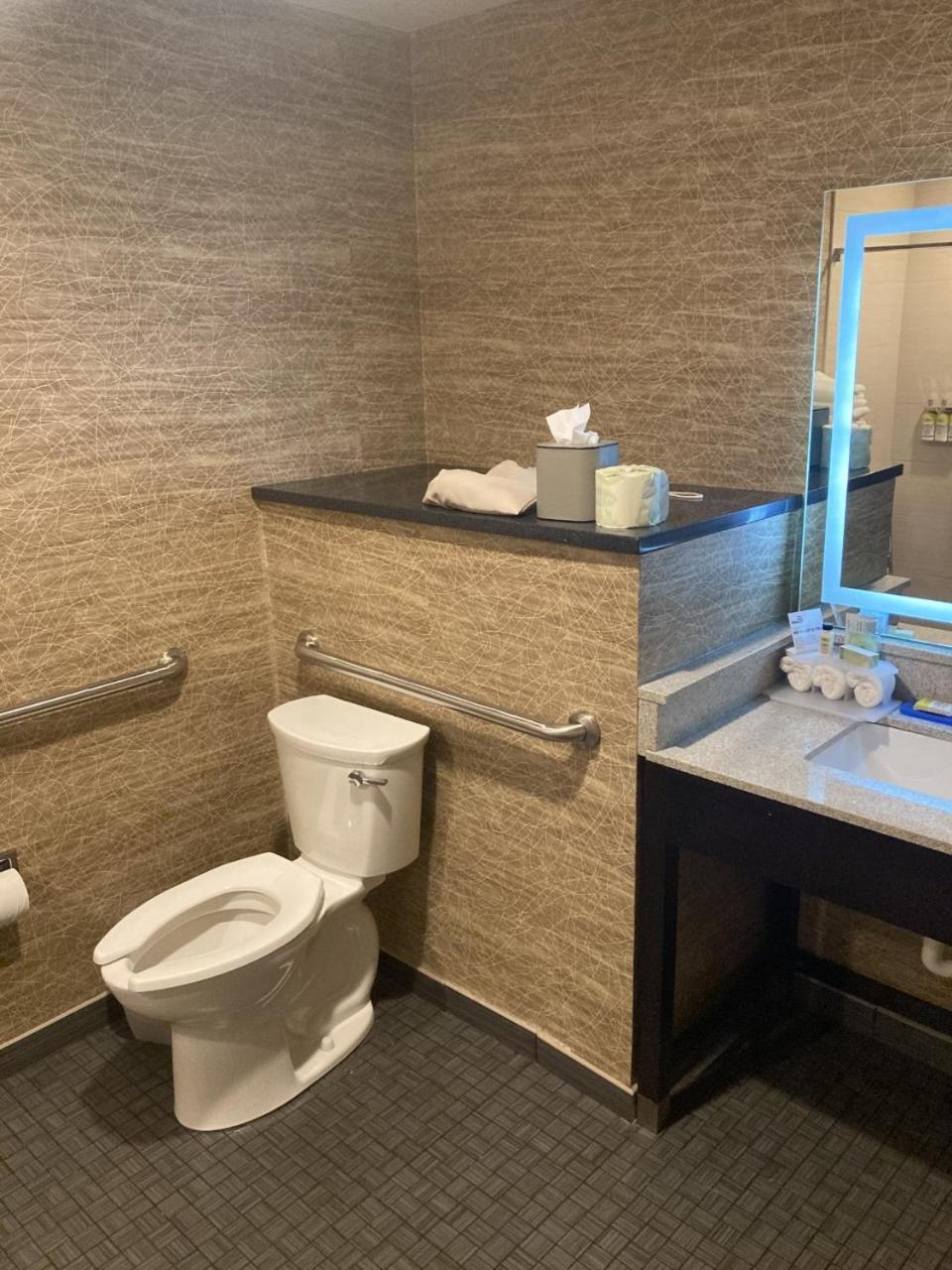 Holiday Inn Express & Suites Peekskill-Lower Hudson Valley by IHG photo 17