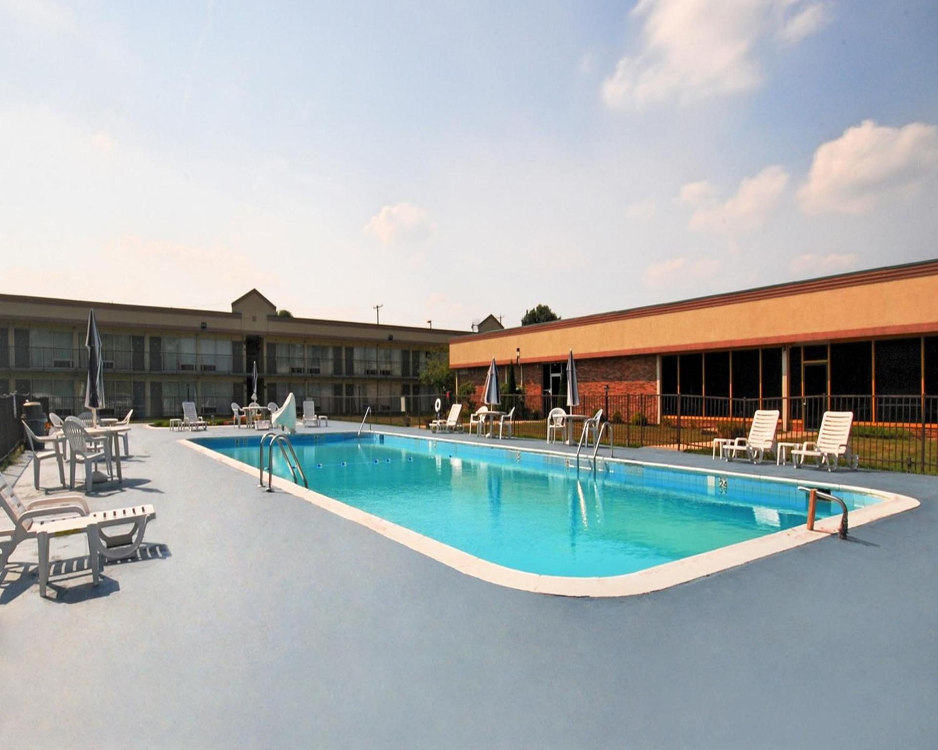 Quality Inn & Suites York East photo 46