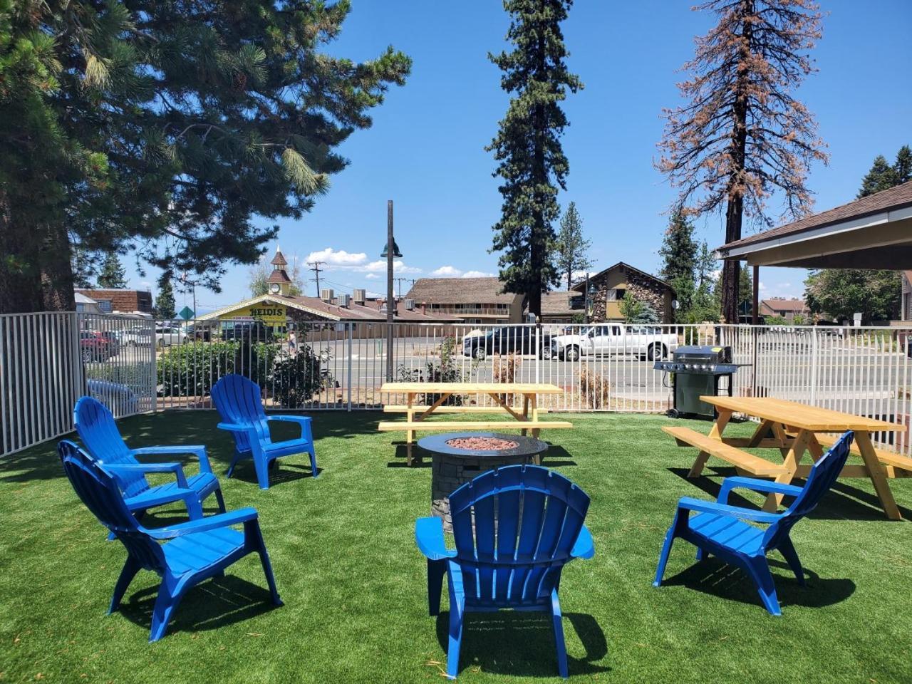 Bluebird Day Inn & Suites photo 6