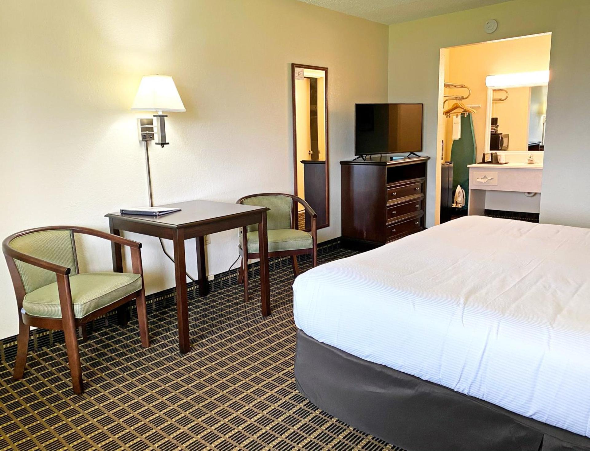 Roadstar Hotel Zephyrhills photo 22