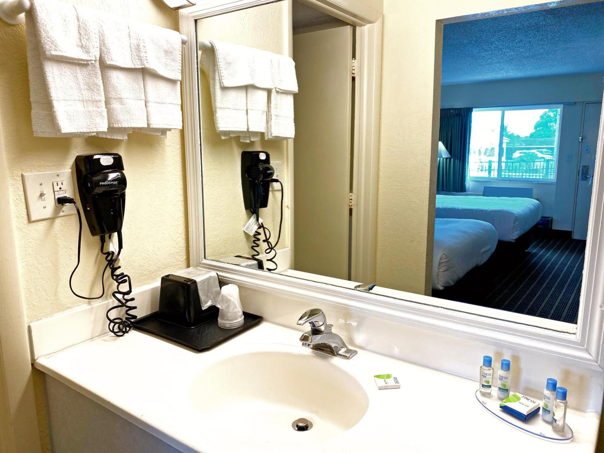 Roadstar Hotel Zephyrhills photo 26
