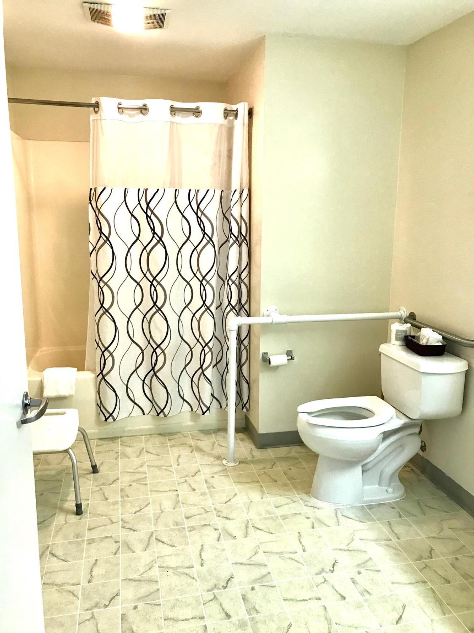Four Seasons Inn photo 38