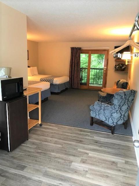 Four Seasons Inn photo 29