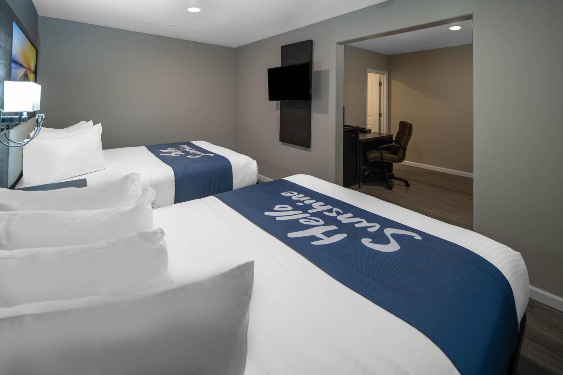 Days Inn by Wyndham Galt - Elk Grove South photo 29