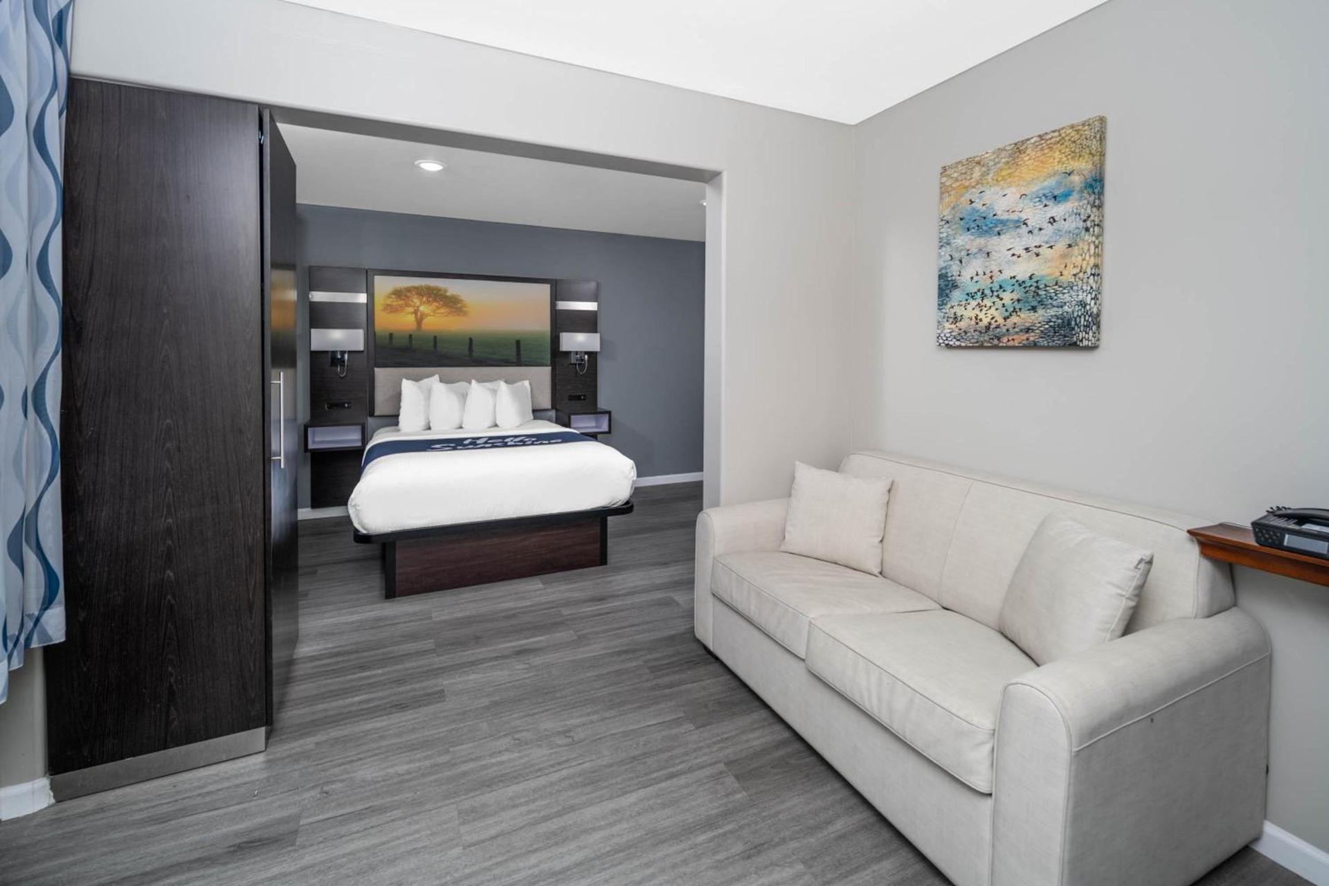 Days Inn by Wyndham Galt - Elk Grove South photo 32